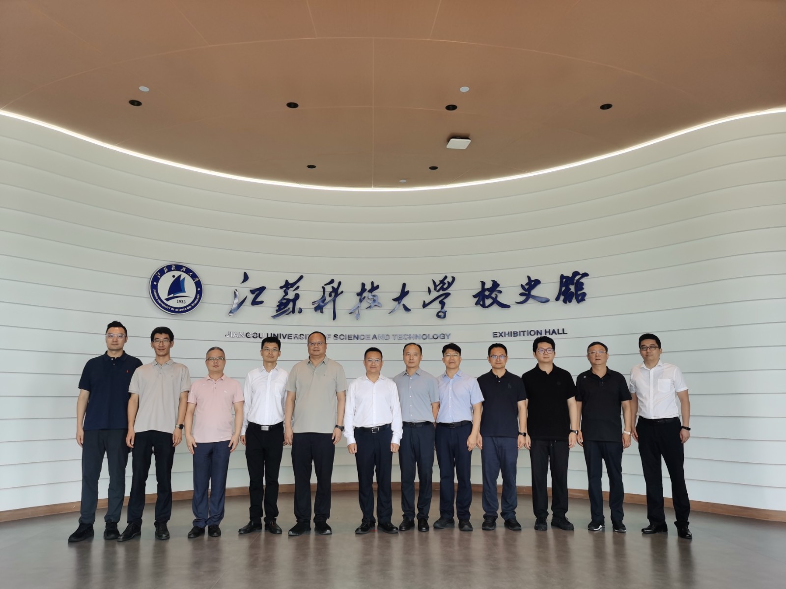 学校举行锡山与
技术转移转化中心签约仪式6.jpg